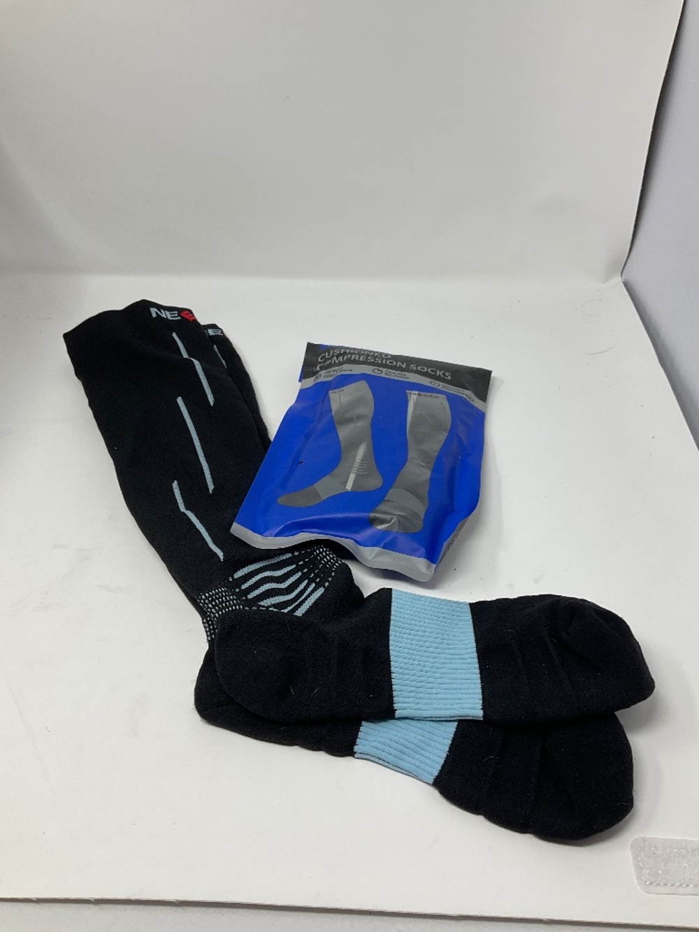 NEENCA Compression socks 2 pairs knee high L/XL.  M208